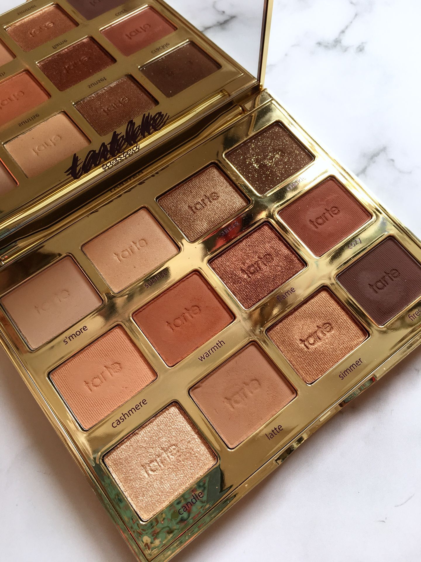 选眼影盘冷白皮,推荐一款好用的眼影盘