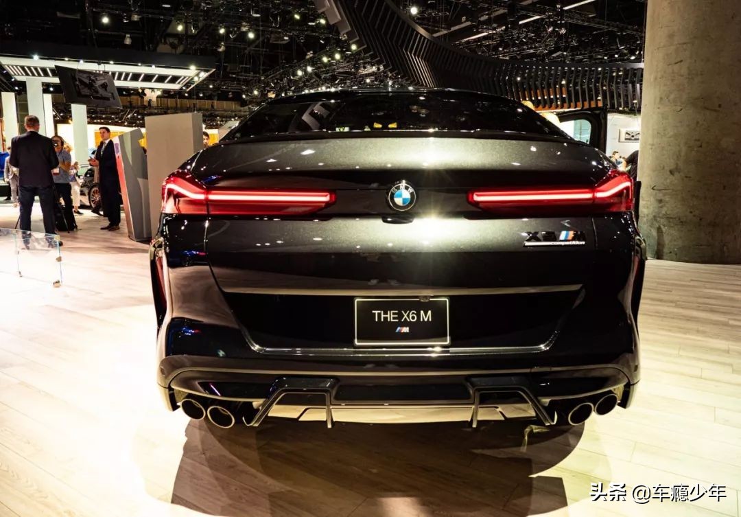 奥迪rsq8和宝马x6加速测试,奥迪rsq8和宝马x6m奔驰gleamg比赛