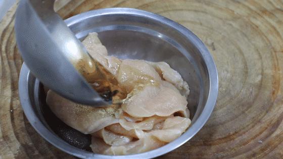 自制炸鸡排外酥里嫩好吃又健康,好吃又简单的炸鸡排