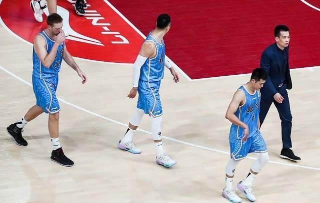 不是北京怎么了，而是首钢怎么了？无视裁判，姚明应重拳根治了