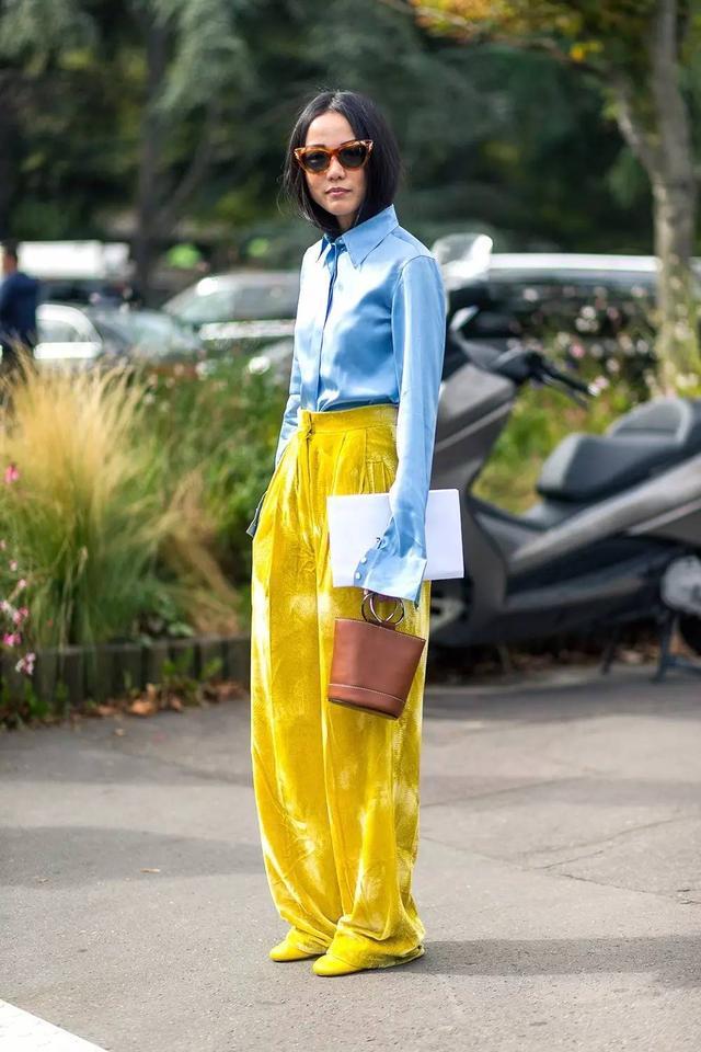 张馨予的露脐装照,张馨予晒近照穿着宽松花式遮肚