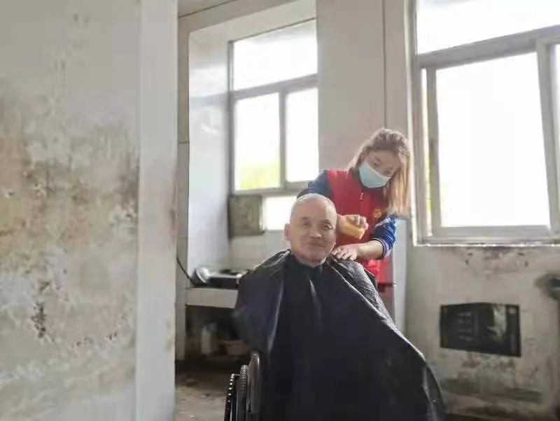 追寻红色记忆传承红色精神学雷锋,传承红色基因弘扬雷锋精神1000字