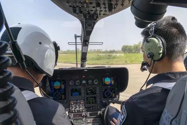 帅气武装直升机视频,帅气飞行直升机