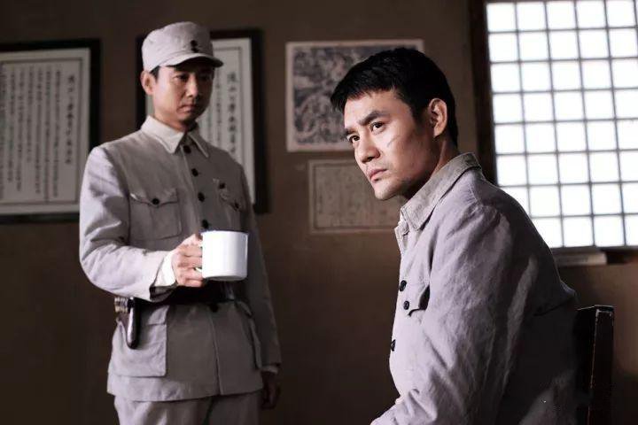 1937年，一位红军旅长连开2枪杀害16岁女友，毛主席含泪写下批示