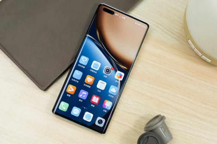 iqoo和荣耀手机对比谁更耐用,荣耀手机和iqoo手机哪款比较好