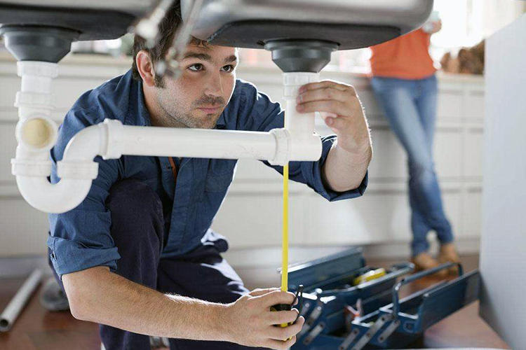 厨房洗手盆下水道有异味怎么办,厨房漏水异味重深度保洁帮你解决