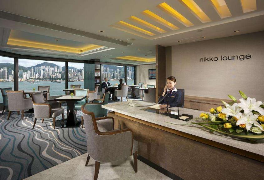 酒店前台女员工工资多少,酒店前台为什么一般都是女的