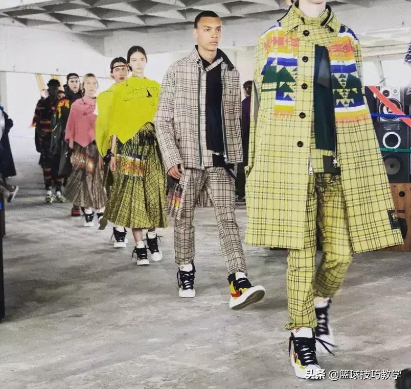 耐克和日本一个牌子联名的鞋子,一双鞋四个品牌