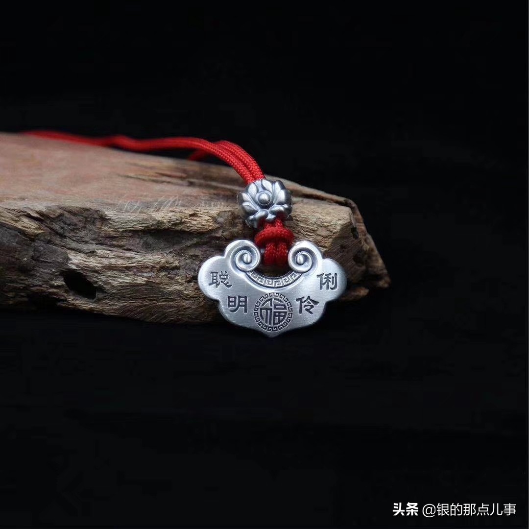 小银锁可以自己买给自己戴吗,银锁项链自己戴了可以送人吗