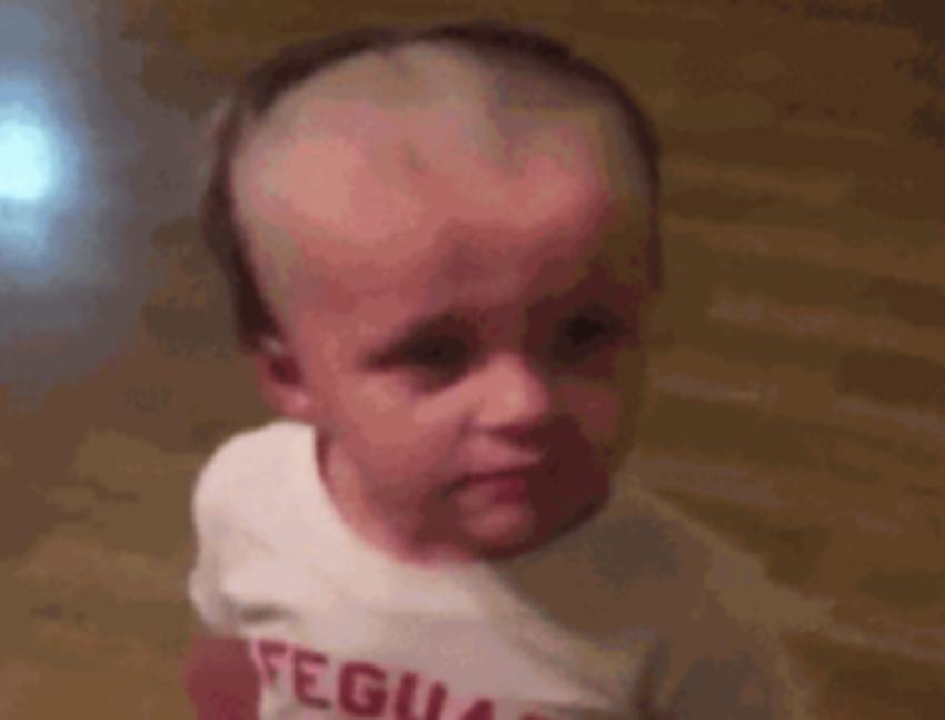 男童剪头发大哭,男童剪头发的视频