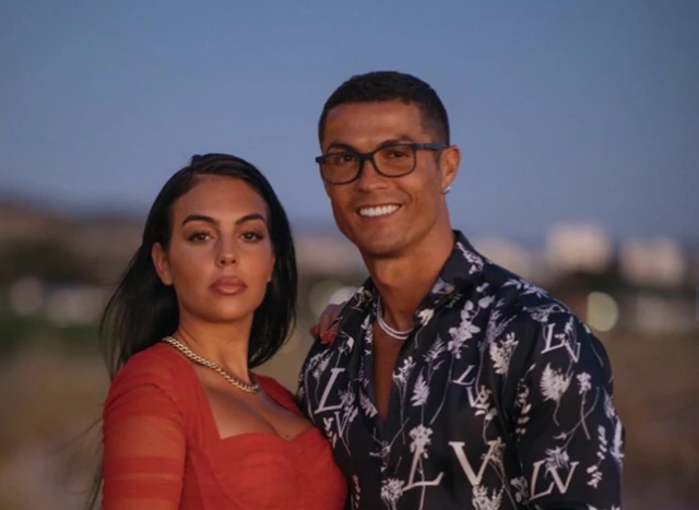 c罗带乔治娜戒指,c罗送乔治娜多少戒指