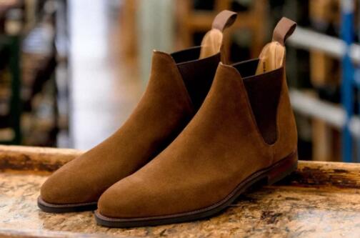 如何清洗一双麂皮鞋底子,麂皮的鞋子弄上油了怎么清洗