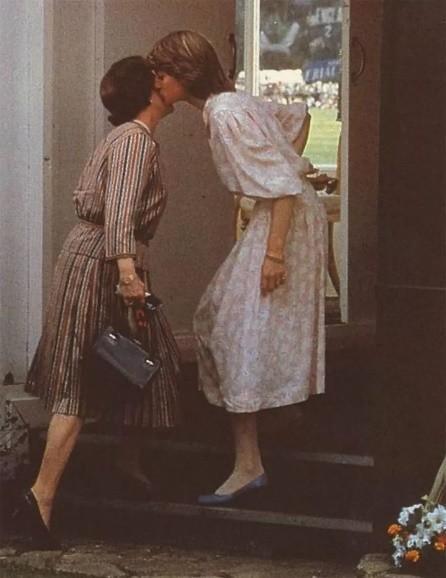 戴安娜对查尔斯的报复,戴安娜和查尔斯不和的原因