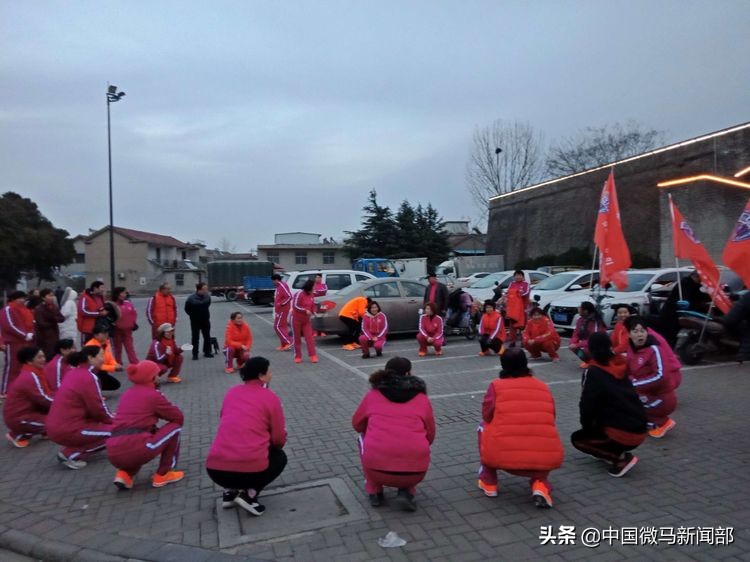海州体育馆一路同行健步队,连云港微马海州健步队