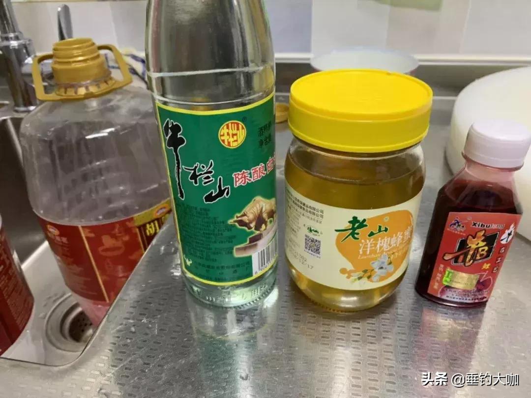 在家没事制作钓鱼浮漂,没事自己制作一根钓鱼竿