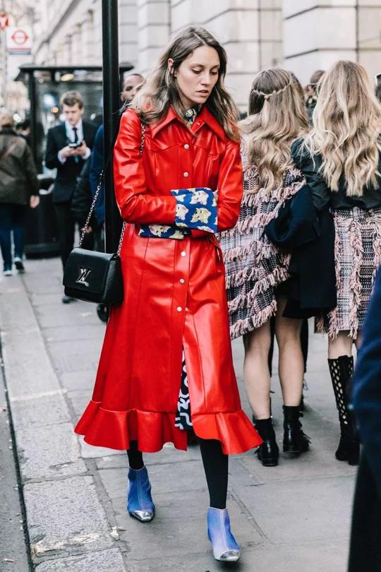 今年最流行的短袖搭外套,外套里面穿t恤