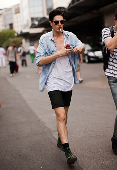 穿短裤阳光帅气男生,小学生男生夏天穿的短裤