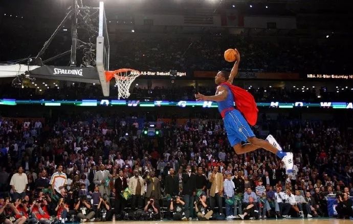 霍华德重回湖人命中三分,霍华德和詹姆斯全场三分