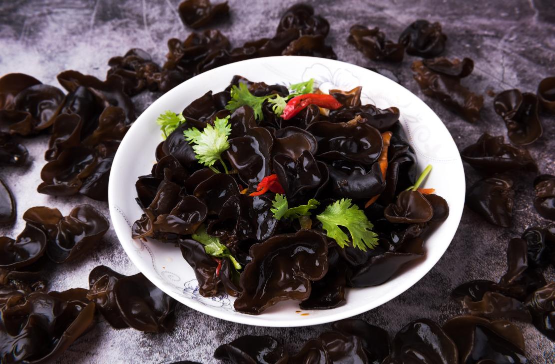 芹菜与黑木耳同吃可以降血压吗,芹菜真的能降血压还能排毒