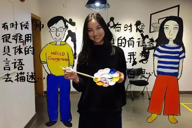 智利贫民窟第一位中国义工，她用绘画治愈流浪汉和罪犯，人美心善