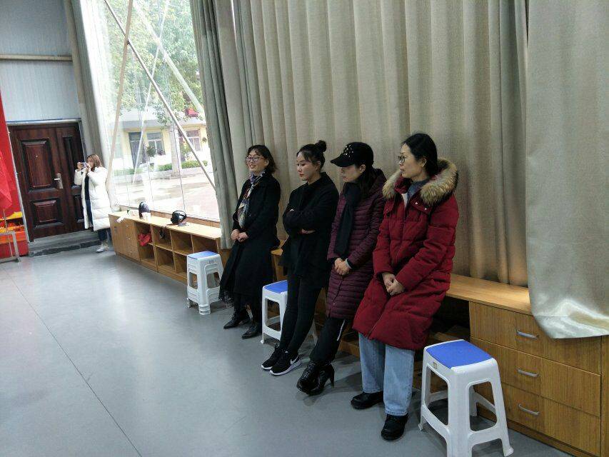 灏忓缁忓吀璇佃娲诲姩鍦嗘弧钀藉箷,灏忓瀹岀編鏀跺畼鍥炲繂鎴愰暱鍘嗙▼