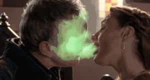 为什么有些人说话要捂嘴,捂着嘴说话的人是什么心理