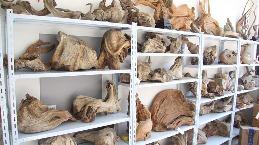 大量直销太行老料崖柏瘤疤木雕,北太行易县崖柏木雕