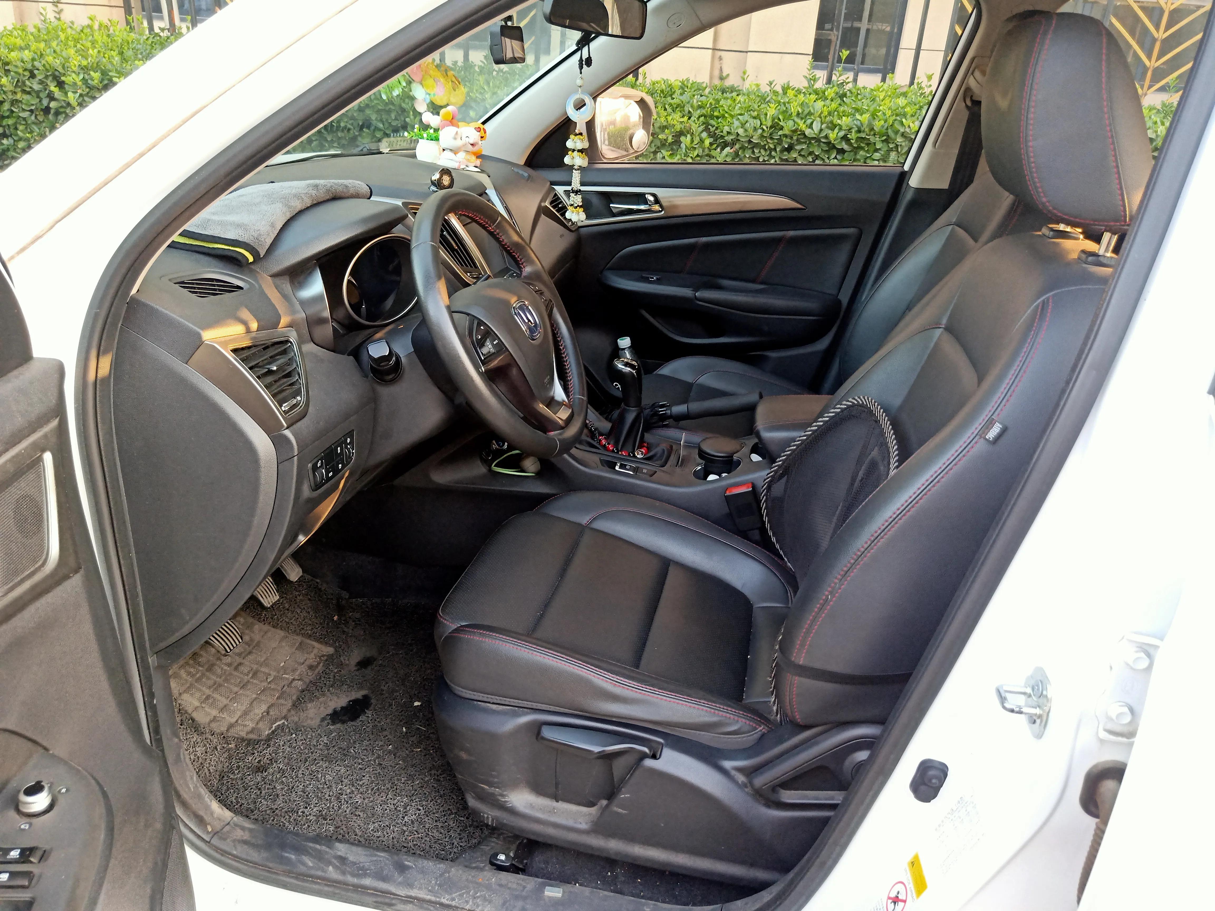 给爱车装个车垫,汽车后备箱垫实体店加装