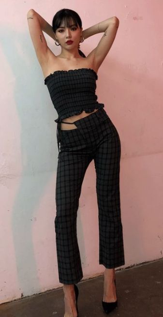 南韩小野马穿衣搭配 (韩国小野马穿白色裙)