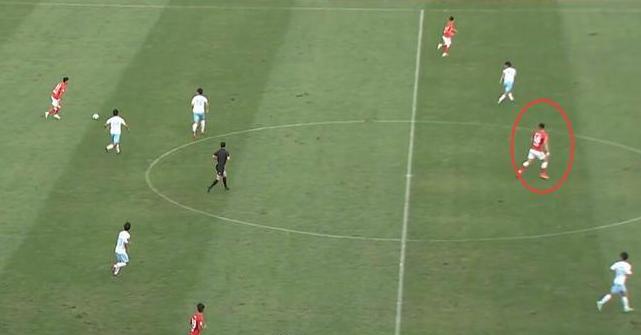 足协杯惊现门将换衣服改踢前锋！恐怕又要成为别国的爆笑足球了