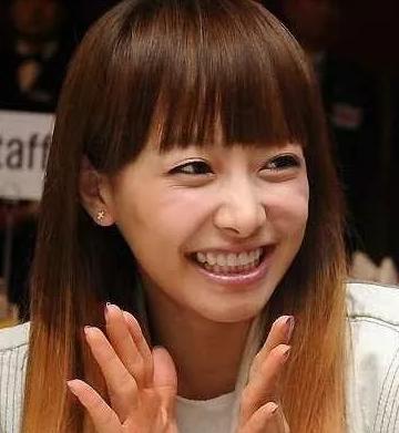 杨紫法令纹和嘴角纹怎么这么深,杨紫法令纹断层好吗