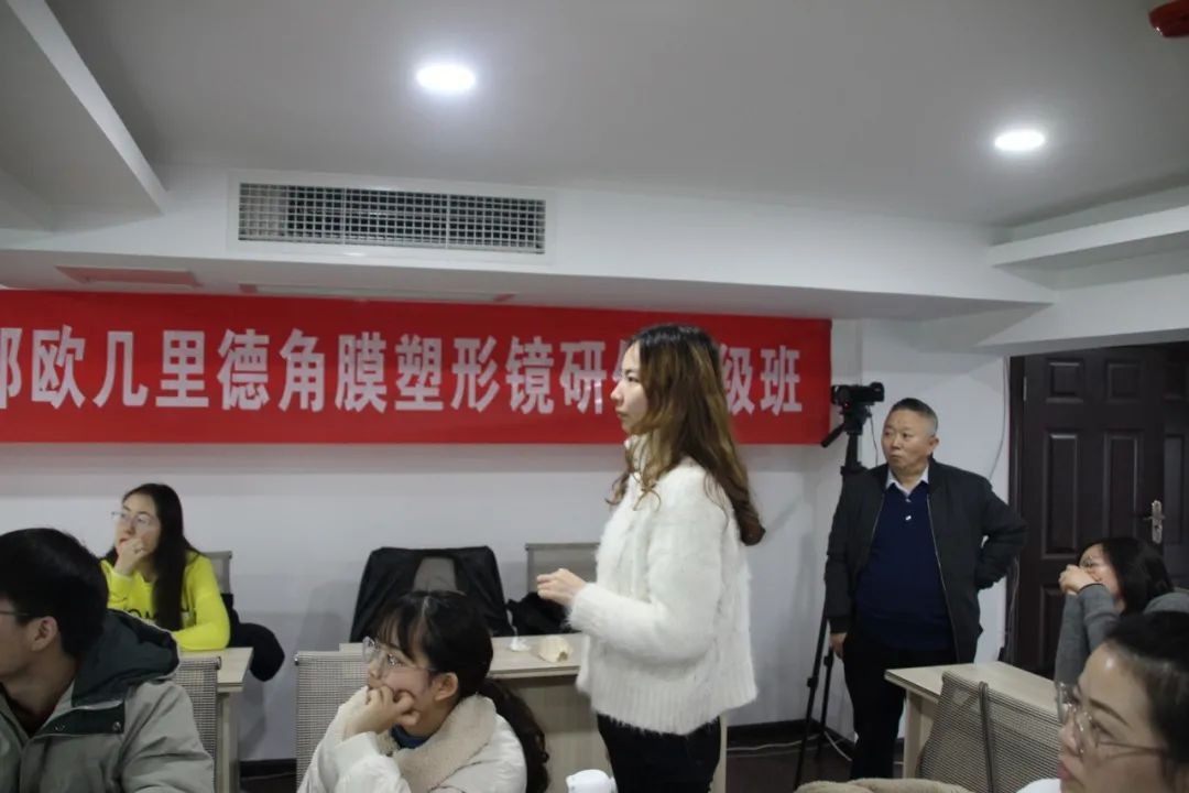 课堂教学+实训验配;欧几里德角膜塑形镜研修初级班顺利结业