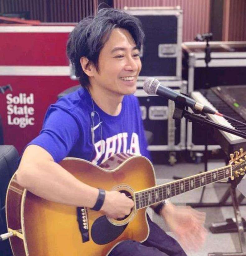 网红主播签约周某,网红周某开直播