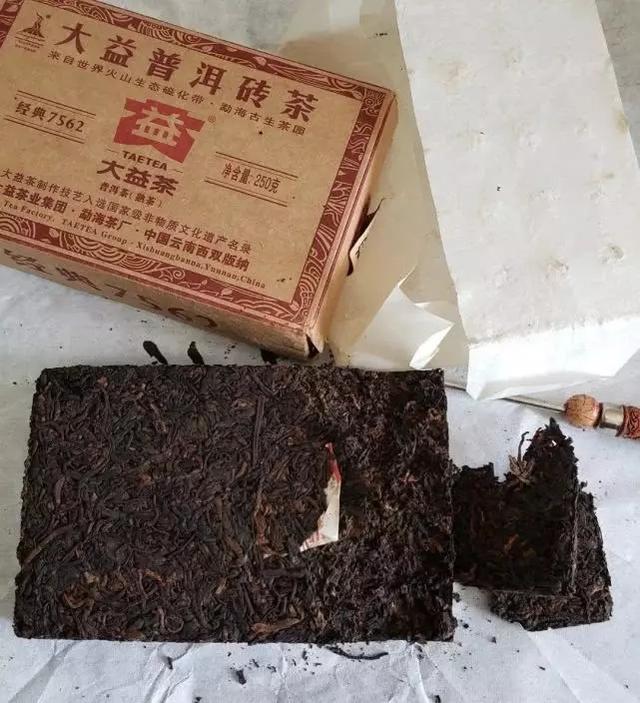 普洱茶砖太硬，用什么姿势开？