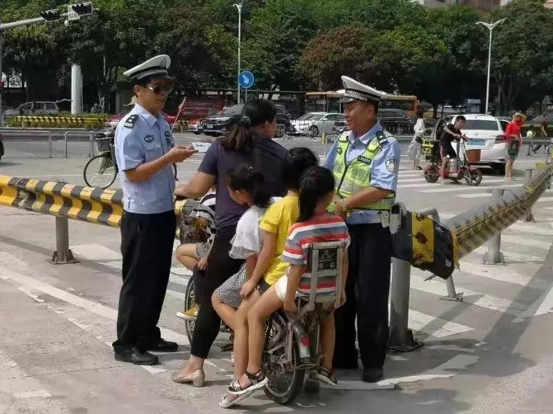 交警查扣的怪异电瓶车,交警查扣的怪异电动车