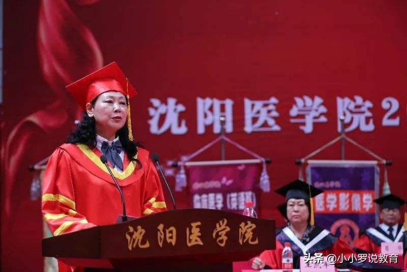 她是医学院高学历美女院长，是我国微生态学专家，美貌和智慧并存