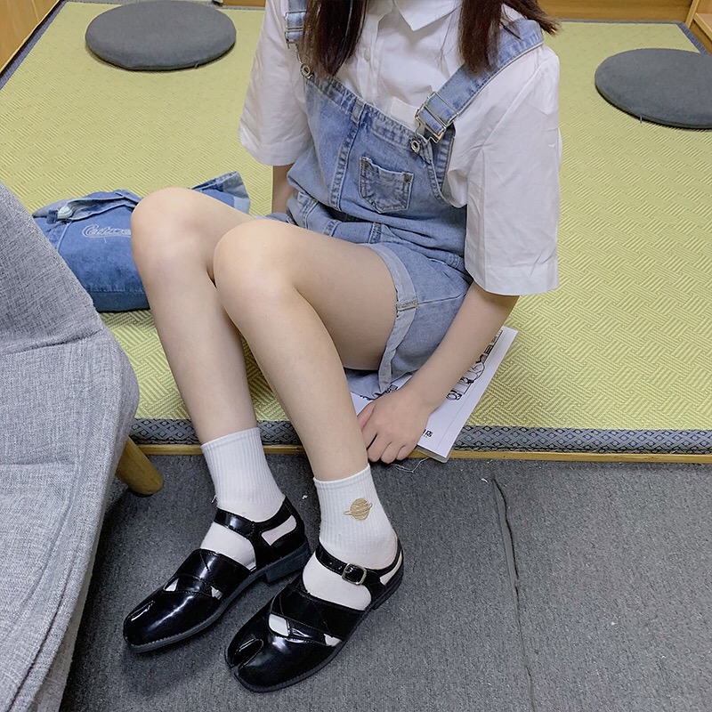 凉鞋怎么选好看,罗马凉鞋搭配什么衣服穿好看