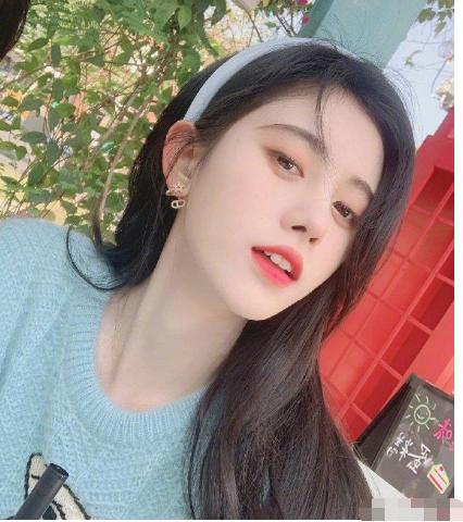 鞠婧祎7300元毛衣是假货？与杨幂撞衫超尴尬！造型师发文道歉