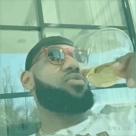 詹姆斯总总收入,詹姆斯三年2.7亿美元合同