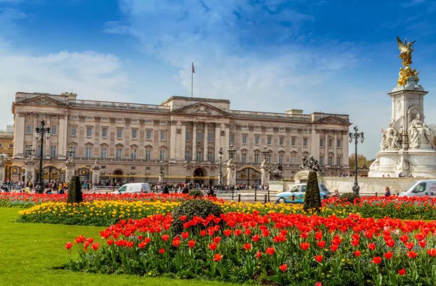 当王室成员打开大门在家里拍照时,我们才终可以一睹他们的豪宅