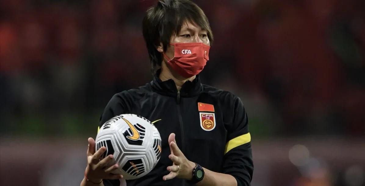 武磊荣登世界杯海报,武磊国家队亮球衣