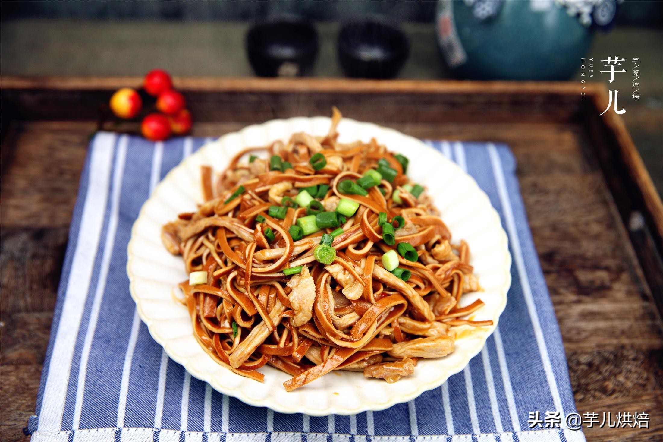 豆腐干炒肉怎么炒好吃又简单,胡萝卜芹菜豆腐干炒肉怎么做好吃