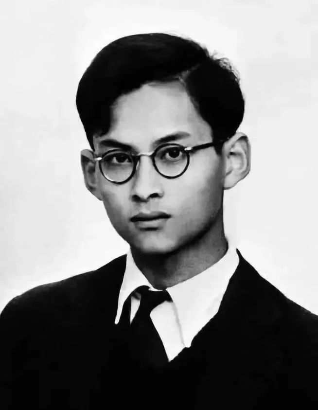 泰国王后诗丽吉年轻时候纪录片,泰国诗丽吉王后的珠宝