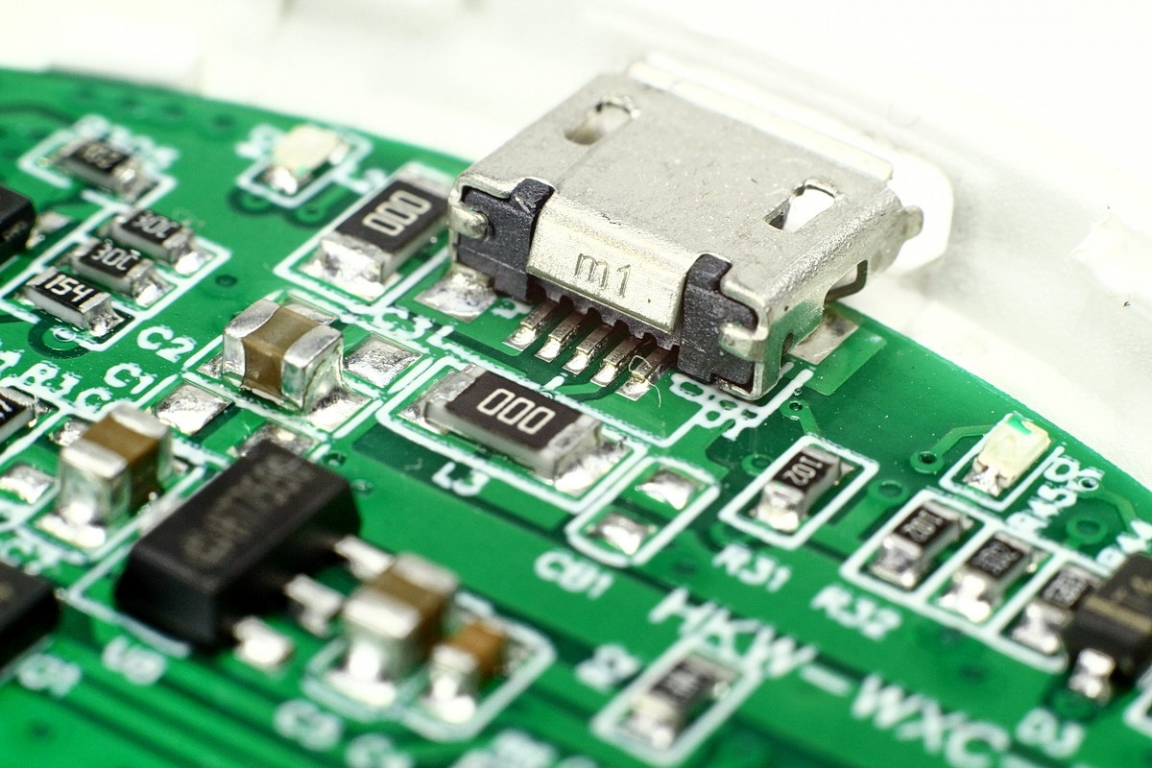 yeelight无线充电夜灯拆解,拆解cyansky手电筒