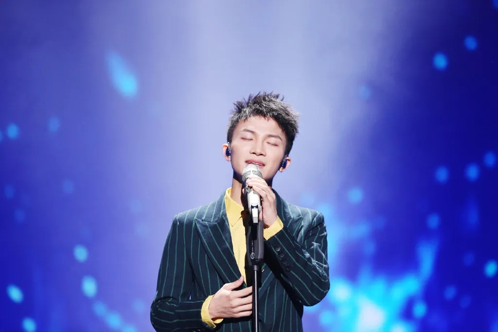 周深让人听哭了,周深的十个神级现场