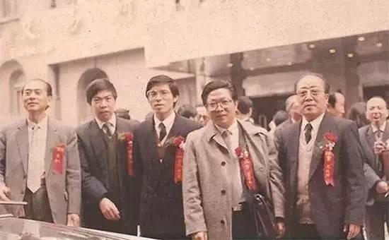 上海男人，身家过亿，29岁当上500强总裁，却被马云扫地出门