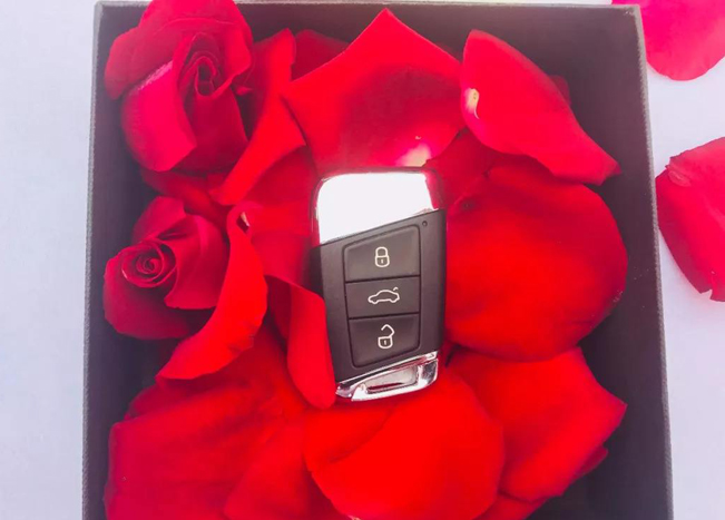 一块小红布,一块儿小红布