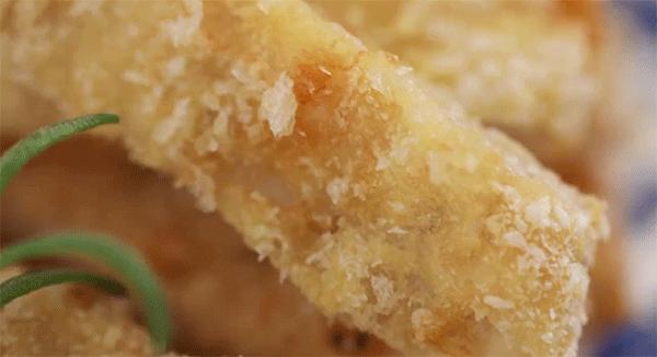 在家自制香酥炸鸡排，金黄酥脆，外酥里嫩，比吃肯德基还过瘾