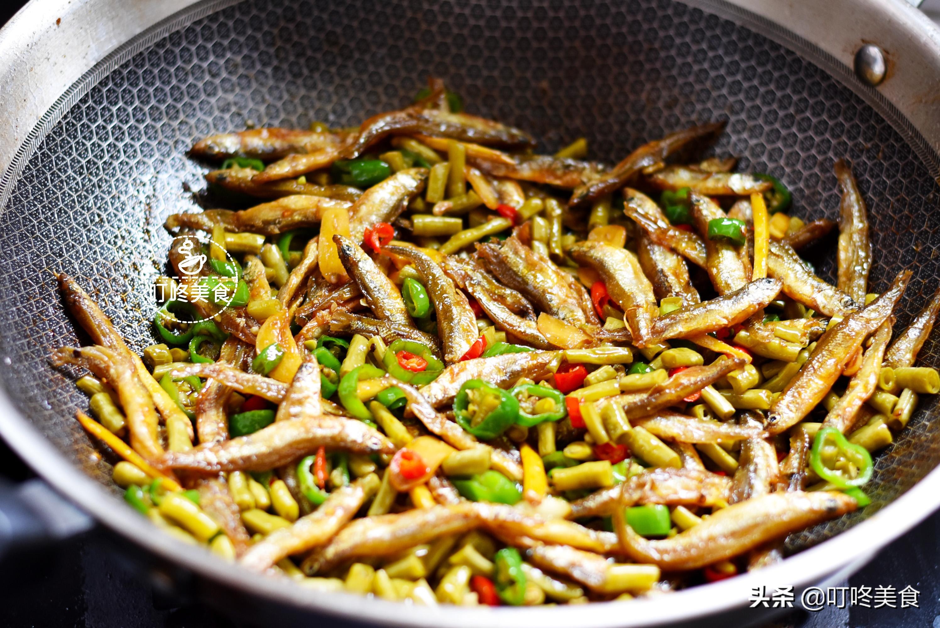 小鱼鱼干怎么炒,炒鱼干怎么热一下