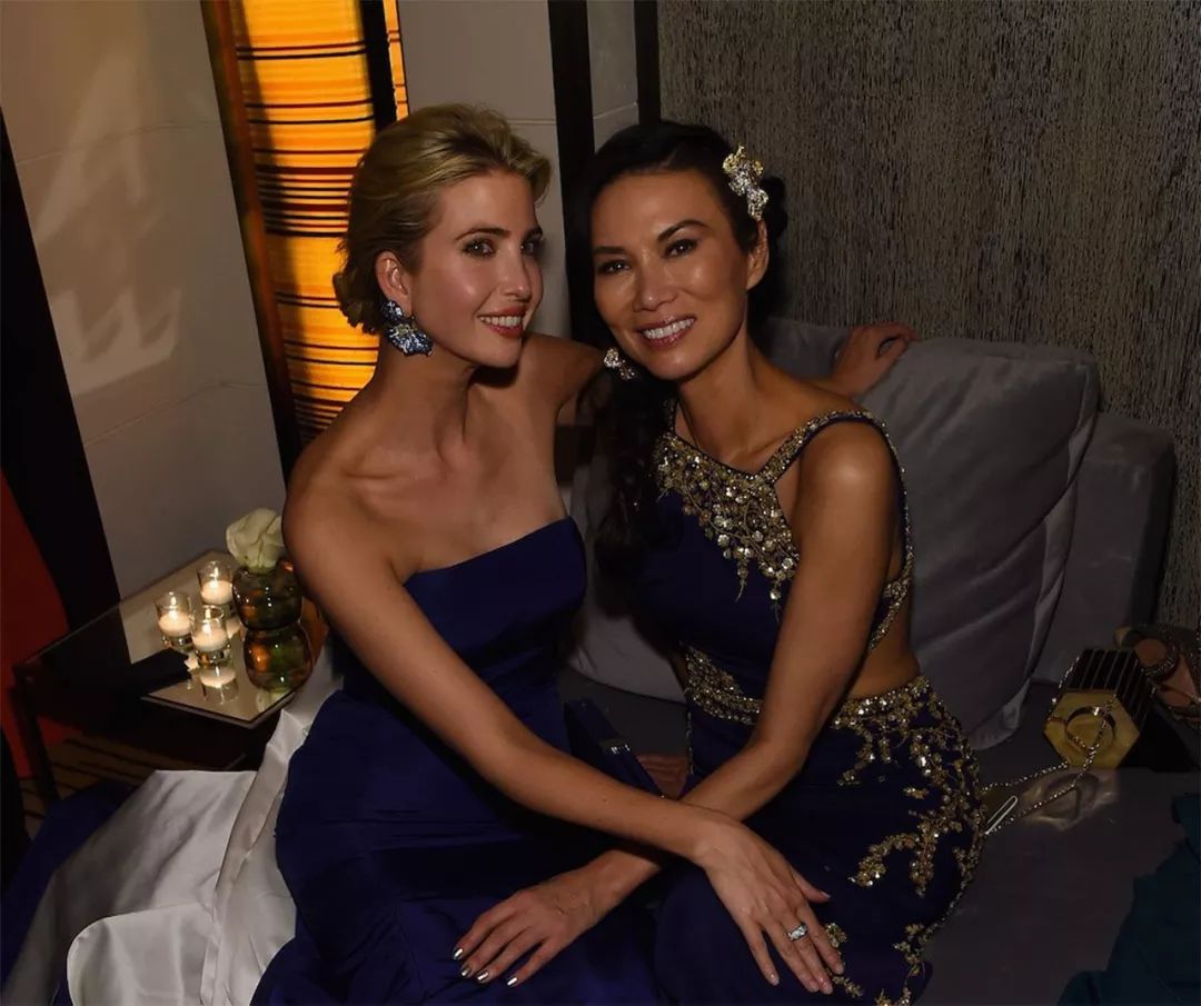 伊万卡改衣服,邓文迪和特朗普女儿伊万卡的合影